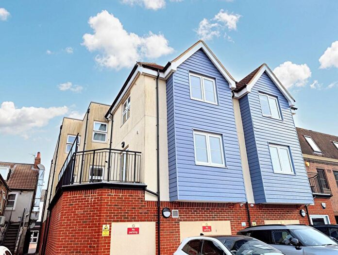 2 Bedroom Apartment To Rent In East Street, Horsham, RH12
