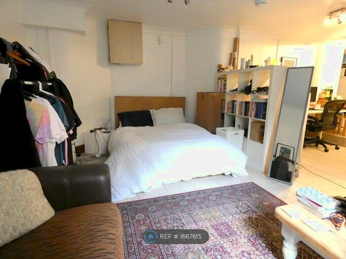 Studio To Rent In Albion Road, London, N16