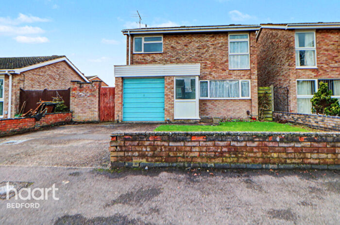 4 Bedroom Detached House For Sale In Restormel Close, Bedford, MK41