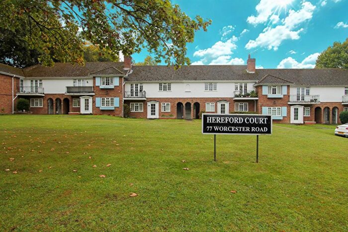 2 Bedroom Maisonette For Sale In Hereford Court, Worcester Road, South Sutton, SM2