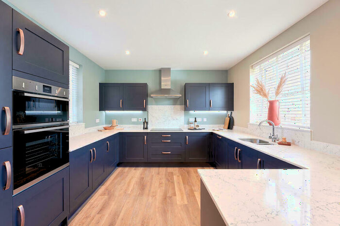 4 Bedroom Detached House For Sale In Park Ln, Finchampstead, Wokingham, RG40