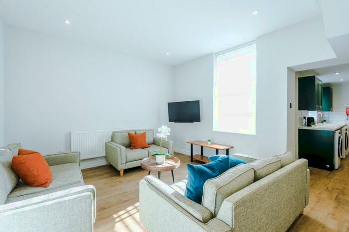 8 Bedroom Terraced House To Rent In Clayton Park Square, Newcastle, NE2