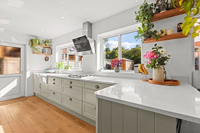 3 Bedroom Detached House For Sale In Norwood Road, Effingham, KT24