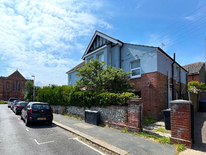 1 Bedroom Flat To Rent In Salisbury Road, Worthing, West Sussex, BN11