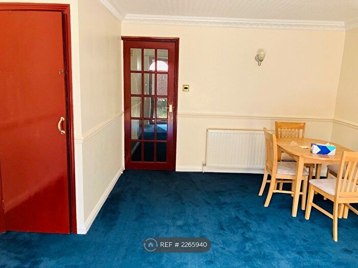 3 Bedroom Terraced House To Rent In Hampton Road, Ilford, IG1