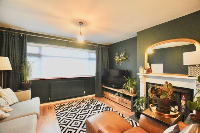 2 Bedroom Flat To Rent In Norwich Road, Forest Gate, E7