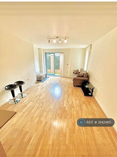 1 Bedroom Flat To Rent In Warwick Apartments, London, E1