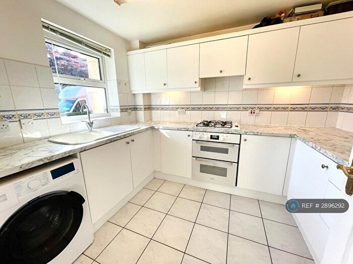 2 Bedroom Flat To Rent In Hamilton Court, Coventry, CV1