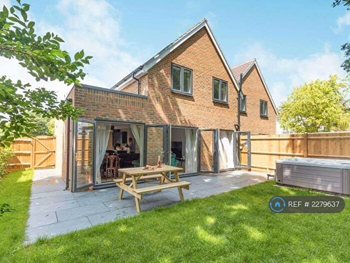 3 Bedroom Semi-Detached House To Rent In Glynn Road, Peacehaven, BN10