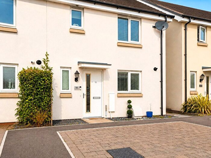 3 Bedroom End Of Terrace House For Sale In Pear Tree Leaze, Patchway, Bristol, BS34