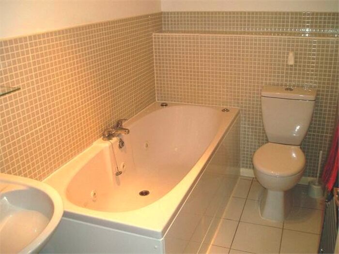 2 Bedroom Apartment To Rent In Fox Hollow Drive, Bexleyheath, DA7