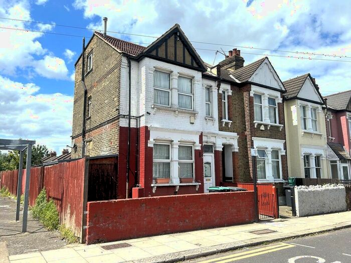 4 Bedroom End Of Terrace House To Rent In Shelbourne Road, Tottenham, London, N17