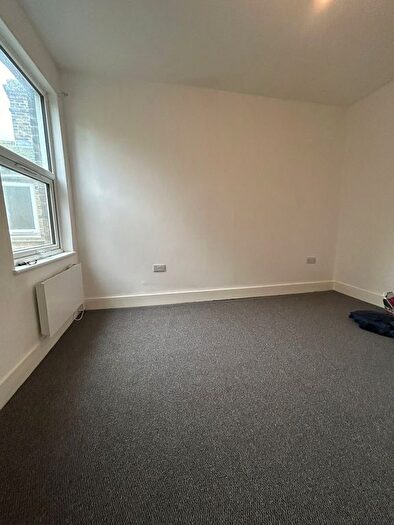 2 Bedroom Flat To Rent In Townsend Road, Southall, UB1