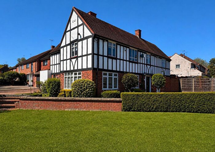 5 Bedroom Detached House For Sale In Tees Drive, Noak Hill, Romford, RM3