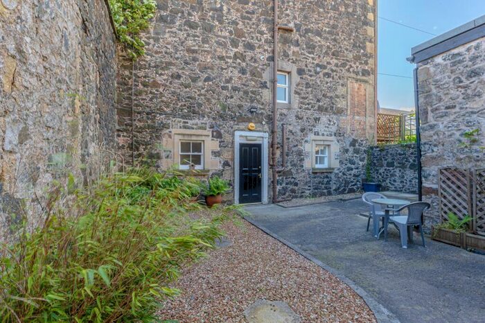 2 Bedroom Flat To Rent In Allan Park, Stirling, FK8