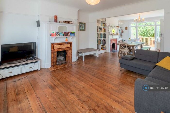 4 Bedroom Semi-Detached House To Rent In Woodcombe Crescent, Forest Hill, SE23