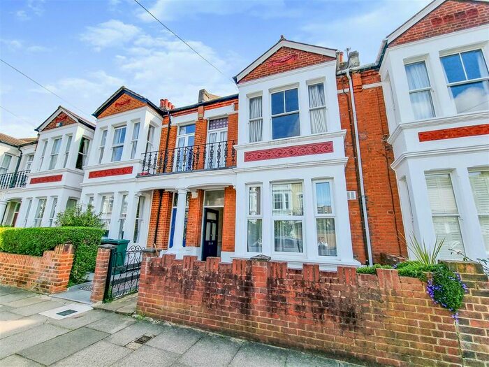 2 Bedroom Flat To Rent In Gartmoor Gardens, London, SW19