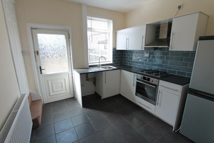2 Bedroom End Of Terrace House To Rent In Snydale Road, Cudworth, Barnsley, S72