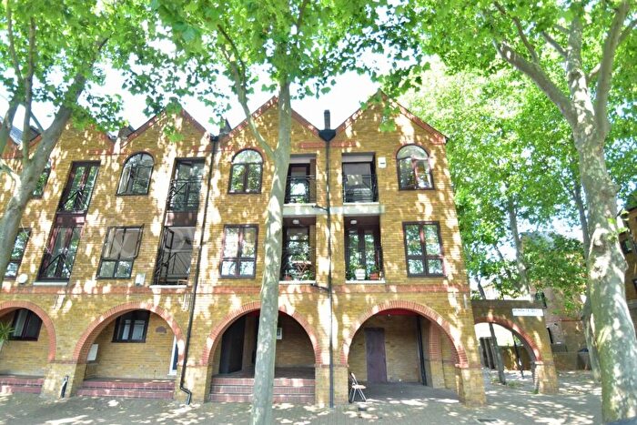 2 Bedroom Apartment To Rent In Brunswick Quay, London, SE16