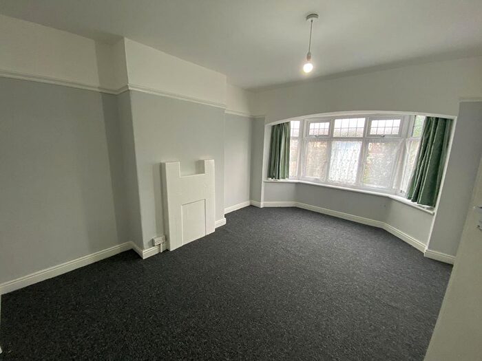 4 Bedroom End Of Terrace House To Rent In Sandhurst Drive, Ilford, IG3
