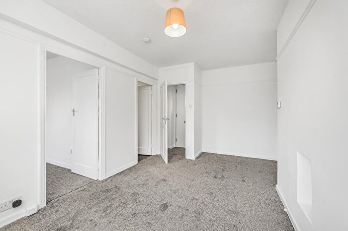 1 Bedroom Flat To Rent In Kimber Road, London, SW18