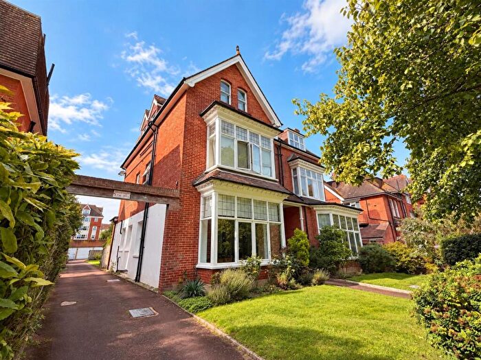 2 Bedroom Flat For Sale In Grassington Road, Eastbourne, BN20