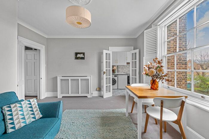 2 Bedroom Flat For Sale In Marlborough Road, Richmond, TW10