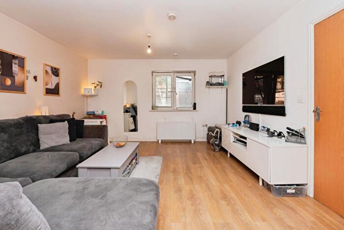 2 Bedroom Flat For Sale In Barleyfields, Bristol, BS2
