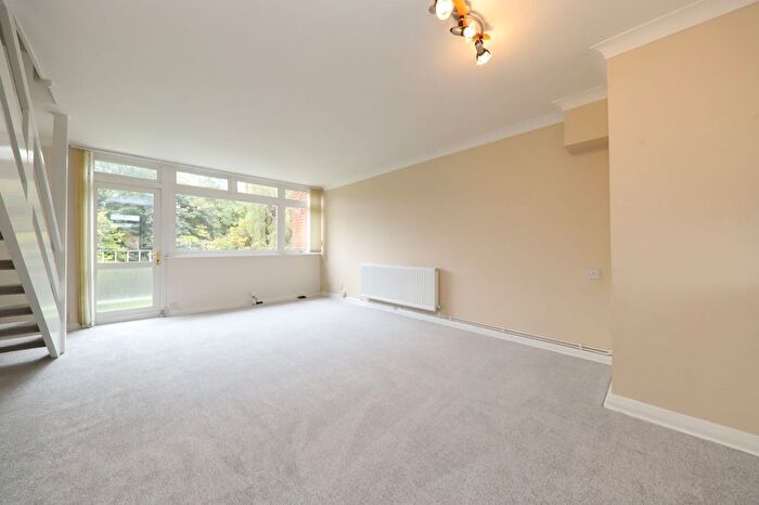 3 Bedroom Flat For Sale In Bury Meadows, Rickmansworth, WD3