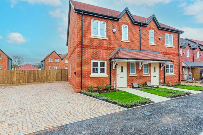 3 Bedroom Town House To Rent In Denning Drive, Warfield, Bracknell, RG42