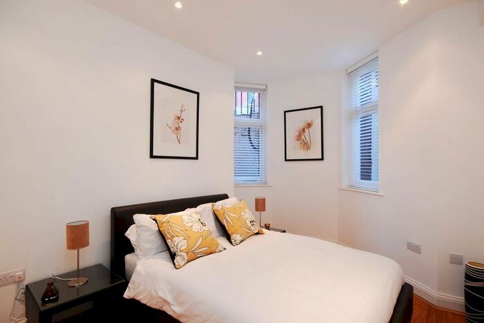 2 Bedroom Flat To Rent In Iverna Gardens, Kensington, London, W8