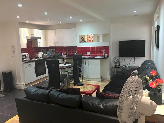 2 Bedroom Flat To Rent In Edgware Road, London, W2