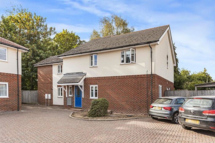 2 Bedroom Flat For Sale In Prior Court, Didcot, OX11