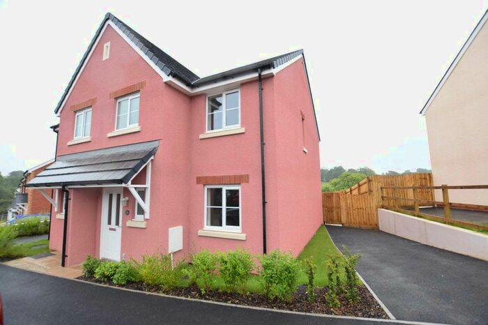 3 Bedroom Semi-Detached House To Rent In Old Market Place, Holsworthy, EX22