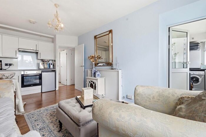 2 Bedroom Flat For Sale In Anderson Road, Hackney, E9 - Photo 5