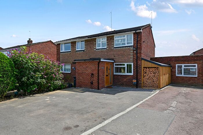 5 Bedroom Semi-Detached House For Sale In Chestnut Close, Blackwater, Camberley, GU17