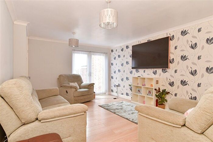 3 Bedroom Terraced House For Sale In Southwark Road, Strood, Rochester, Kent, ME2