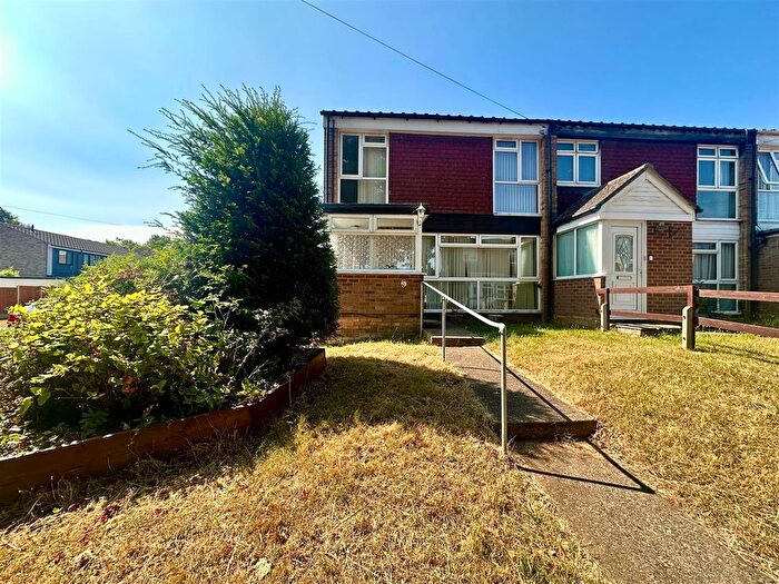 3 Bedroom End Of Terrace House To Rent In Collet Walk, Gillingham, ME8