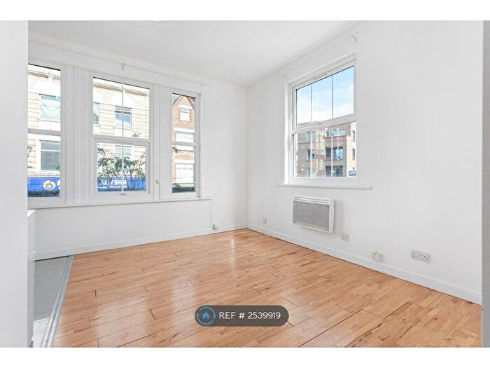 1 Bedroom Flat To Rent In Peckham High Street, London, SE15
