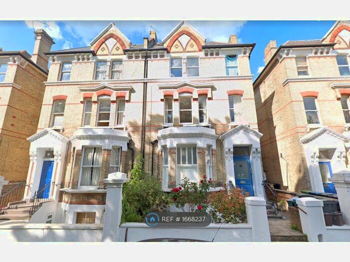 Studio To Rent In St. Andrews Square, Surbiton, KT6