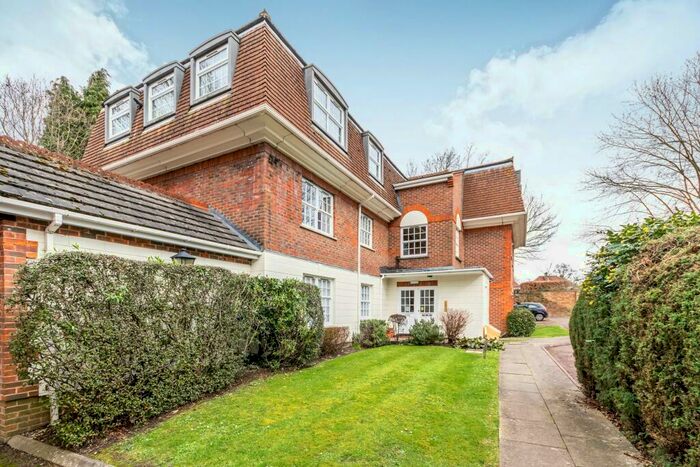 2 Bedroom Apartment To Rent In Greenacres, Horsham, RH12