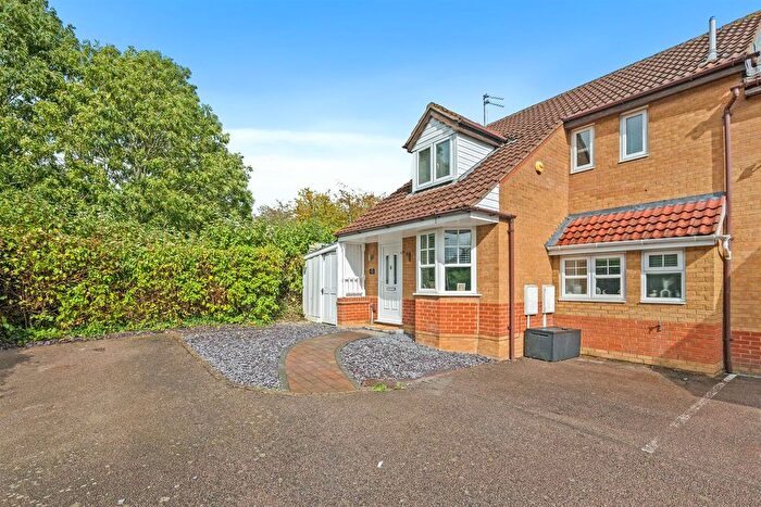 3 Bedroom Semi-Detached House For Sale In Blenheim Way, Kettering, NN15