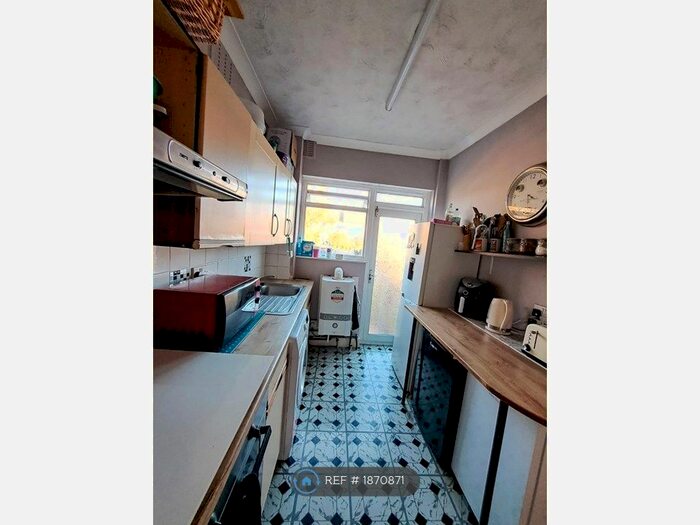 2 Bedroom Flat To Rent In Catford, London, SE6