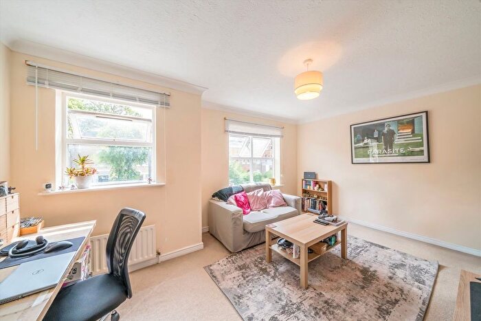 1 Bedroom Flat To Rent In Gower Close, Clapham, SW4