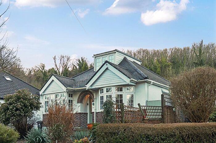 2 Bedroom Detached Bungalow For Sale In Valley Road, Kenley, CR8