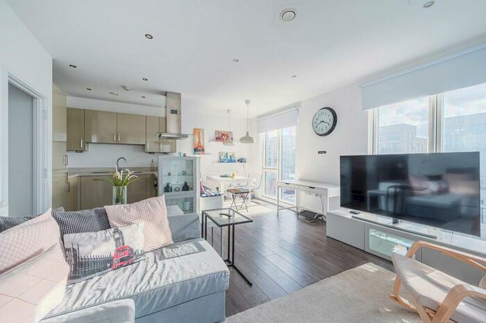 2 Bedroom Flat To Rent In Frobisher Yard, Gallions Reach, London, E16
