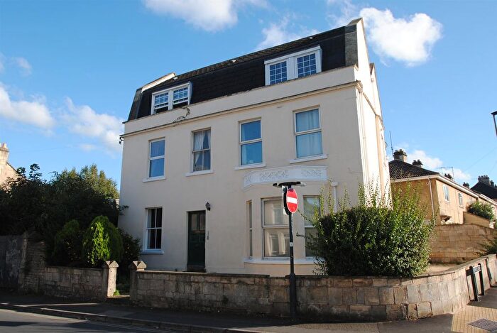 2 Bedroom Flat To Rent In High Street, Twerton, Bath, BA2