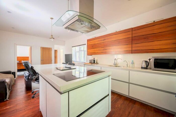 2 Bedroom Bungalow To Rent In The Annex, South Croydon, CR2