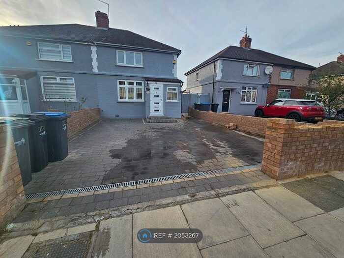 3 Bedroom Semi-Detached House To Rent In Byron Terrace, London, N9