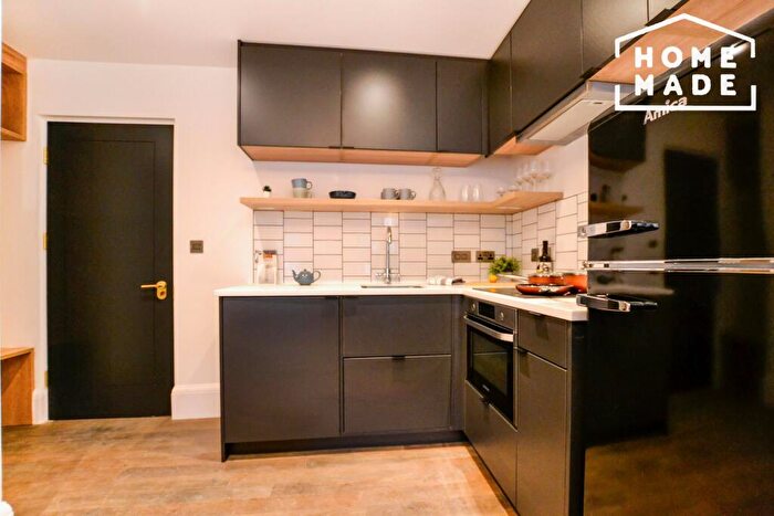 Flat To Rent In Node, Brixton, SE24